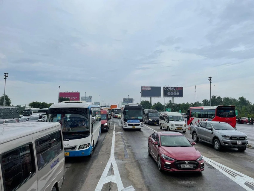 Tổng Cục Đường bộ Việt Nam đã họp với các Nhà cung cấp dịch vụ thu phí để yêu cầu rà soát, chấn chỉnh, không để xảy ra hiện tượng kích hoạt thẻ “ảo”. Ảnh: PLO Tổng Cục Đường bộ Việt Nam đã họp với các Nhà cung cấp dịch vụ thu phí để yêu cầu rà soát, chấn chỉnh, không để xảy ra hiện tượng kích hoạt thẻ “ảo”. Ảnh: PLO