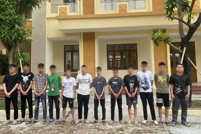 Nhóm thanh niên hỗn chiến bị công an triệu tập. Ảnh: CACC Nhóm thanh niên hỗn chiến bị công an triệu tập. Ảnh: CACC