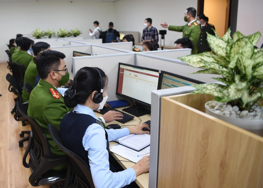 Tổng đài tra cứu CCCD của Bộ Công an. Ảnh: TP Tổng đài tra cứu CCCD của Bộ Công an. Ảnh: TP