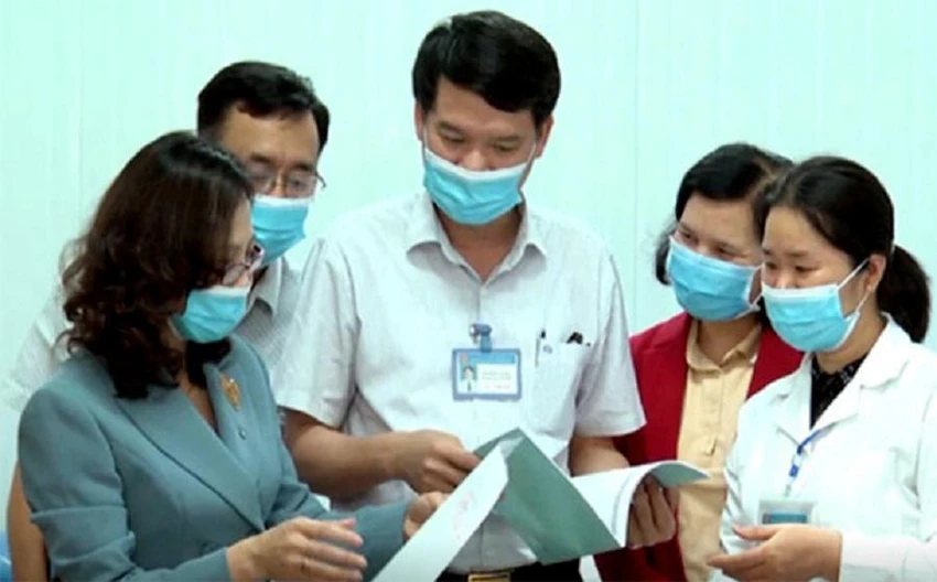 Phó Giám đốc Sở Y tế Yên Bái Nguyễn Văn Hà (giữa) khi còn phụ trách CDC Yên Bái. Ảnh: BYB Phó Giám đốc Sở Y tế Yên Bái Nguyễn Văn Hà (giữa) khi còn phụ trách CDC Yên Bái. Ảnh: BYB