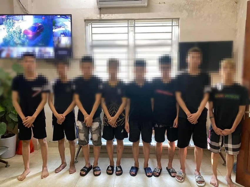 Nhóm bị can tại cơ quan công an. Ảnh: CACC Nhóm bị can tại cơ quan công an. Ảnh: CACC