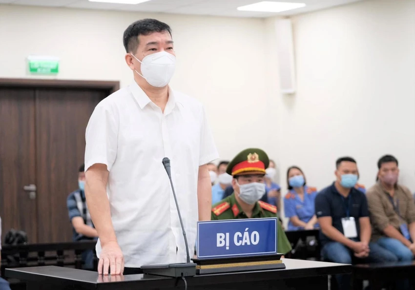 Bị cáo Phùng Anh Lê tại phần thủ tục. Ảnh: UYÊN TRANG Bị cáo Phùng Anh Lê tại phần thủ tục. Ảnh: UYÊN TRANG
