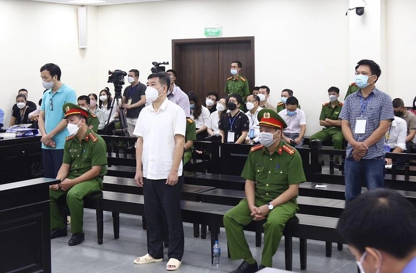 Các bị cáo trong phần thủ tục sáng 12-8. Ảnh: UYÊN TRANG Các bị cáo trong phần thủ tục sáng 12-8. Ảnh: UYÊN TRANG
