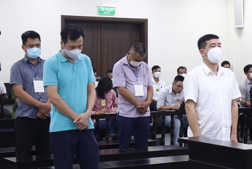 Các bị cáo tại tòa ngày 13-8. Ảnh: UYÊN TRANG