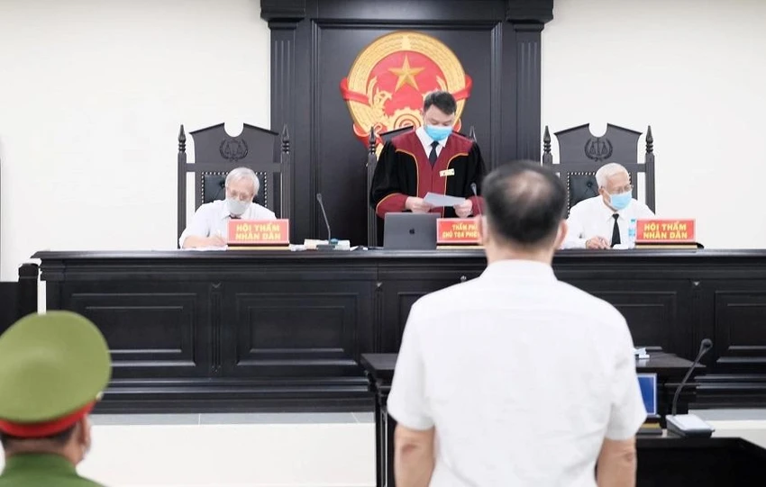 HĐXX cho biết sáng mai sẽ tuyên án đối với các bị cáo. Ảnh: UYÊN TRANG HĐXX cho biết sáng mai sẽ tuyên án đối với các bị cáo. Ảnh: UYÊN TRANG