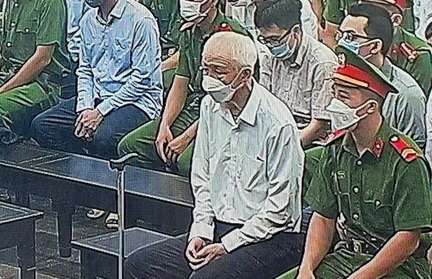 Bị cáo Nguyễn Văn Minh trong phòng xét xử