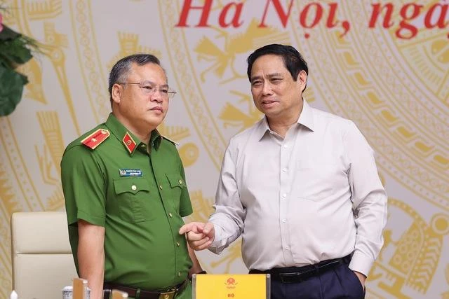 Thủ tướng Phạm Minh Chính trao đổi với Thứ trưởng Bộ Công an Nguyễn Văn Long tại Hội nghị - Ảnh: VGP Thủ tướng Phạm Minh Chính trao đổi với Thứ trưởng Bộ Công an Nguyễn Văn Long tại Hội nghị - Ảnh: VGP