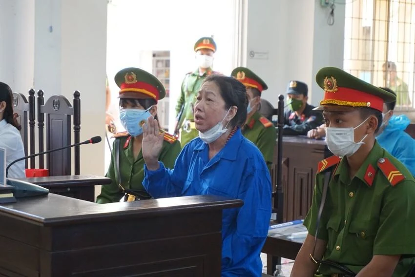 Bị cáo Nguyễn Thị Kim Hạnh (tức Mười Tường) tại một phiên tòa. Ảnh: PLO Bị cáo Nguyễn Thị Kim Hạnh (tức Mười Tường) tại một phiên tòa. Ảnh: PLO