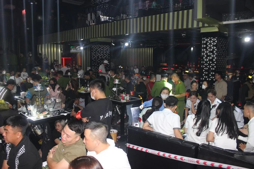 Lực lượng Công an TP Hải Phòng kiểm tra Vũ trường Hoàng Gia (D.O.M Club). Ảnh: CACC Lực lượng Công an TP Hải Phòng kiểm tra Vũ trường Hoàng Gia (D.O.M Club). Ảnh: CACC