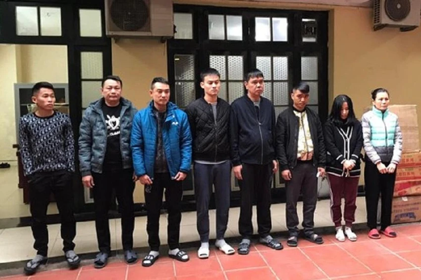 Nhóm nghi phạm trong đường dây cờ bạc bị công an bắt giữ. Ảnh: CACC Nhóm nghi phạm trong đường dây cờ bạc bị công an bắt giữ. Ảnh: CACC