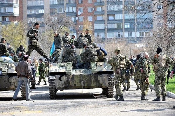 Điện Kremlin xác nhận đã triển khai binh sĩ sát Ukraine ảnh 1 Điện Kremlin xác nhận đã triển khai binh sĩ sát Ukraine ảnh 1