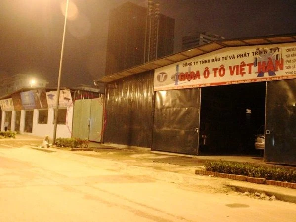 Hà Nội: Phóng viên bị hành hung, đập máy ảnh khi tác nghiệp ảnh 1 Hà Nội: Phóng viên bị hành hung, đập máy ảnh khi tác nghiệp ảnh 1