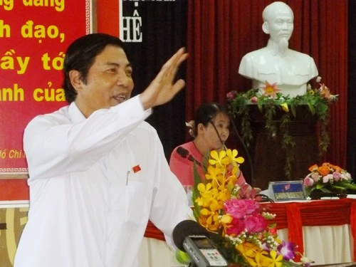 Ông Nguyễn Bá Thanh: "Dư luận người ta cũng nói rất nhiều về chuyện phong tướng!" (Ảnh: HC) Ông Nguyễn Bá Thanh: "Dư luận người ta cũng nói rất nhiều về chuyện phong tướng!" (Ảnh: HC)