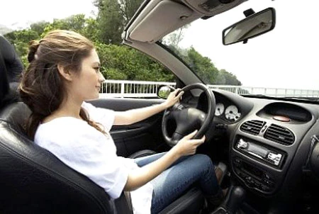 Những điều phái đẹp cần lưu ý khi lái xe