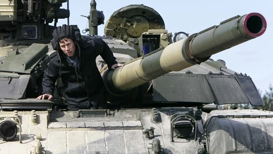 Quân đội Ukraine đang được đặt trong tình trạng báo động cao. Ảnh: Reuters