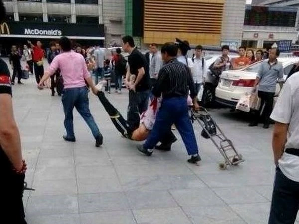 Tấn công bằng dao ở ga tàu Trung Quốc, 6 người bị thương ảnh 1 Tấn công bằng dao ở ga tàu Trung Quốc, 6 người bị thương ảnh 1