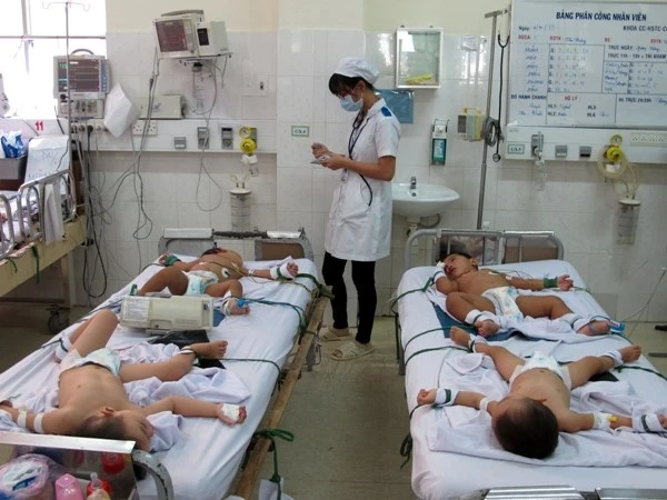 Công điện khẩn về bệnh tay chân miệng và sốt xuất huyết ảnh 1