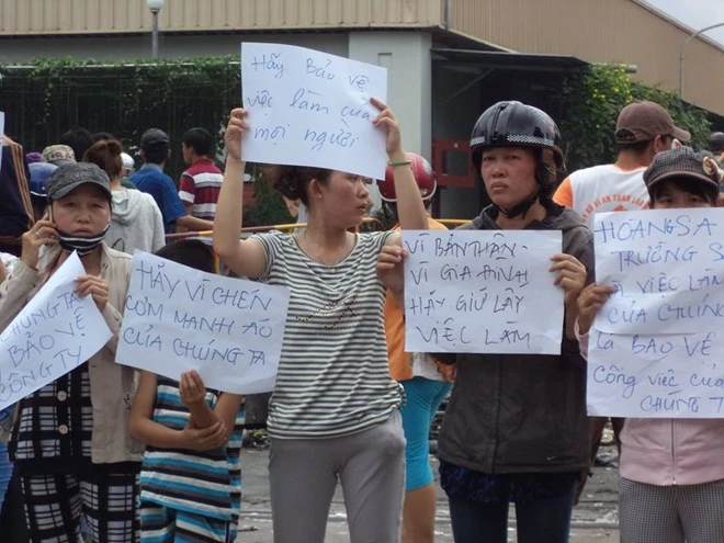 Bình Dương: Công nhân tự in tờ rơi kêu gọi “không mắc mưu kẻ xấu” ảnh 2 Bình Dương: Công nhân tự in tờ rơi kêu gọi “không mắc mưu kẻ xấu” ảnh 2