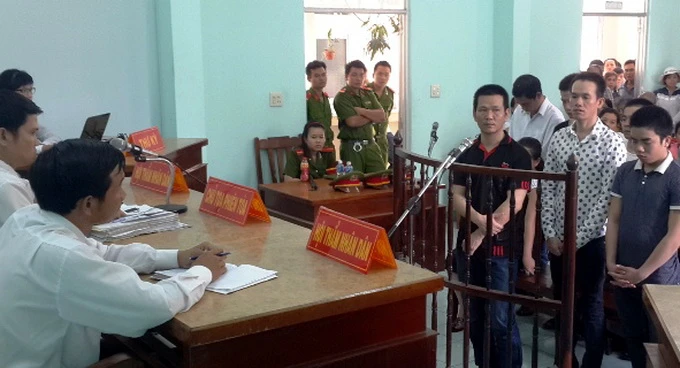 Long “rồng đỏ” và nhóm đàn em lãnh án ảnh 1 Long “rồng đỏ” và nhóm đàn em lãnh án ảnh 1
