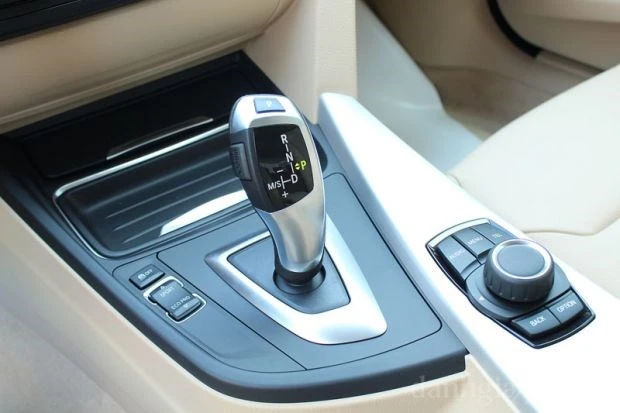 Những lưu ý cần thiết khi lái xe số tự động