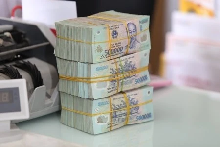 Nộp tiền mặt vào ngân hàng sẽ bị đánh phí ảnh 1 Nộp tiền mặt vào ngân hàng sẽ bị đánh phí ảnh 1