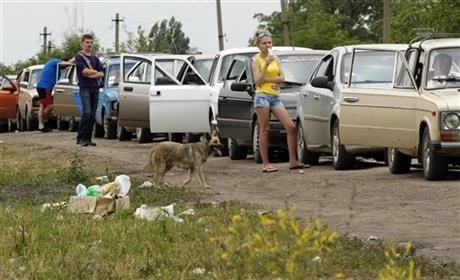 Người Ukraine ùn ùn chạy sang Nga ảnh 1 Người Ukraine ùn ùn chạy sang Nga ảnh 1