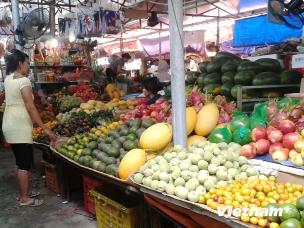 Người tiêu dùng phấp phỏm vì thực phẩm "hùa" theo giá xăng ảnh 2 Người tiêu dùng phấp phỏm vì thực phẩm "hùa" theo giá xăng ảnh 2