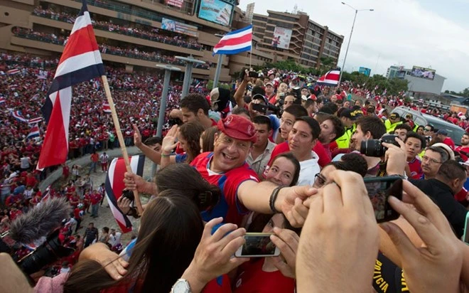 Các nguyên thủ quốc gia cũng 'phát cuồng' vì World Cup ảnh 11