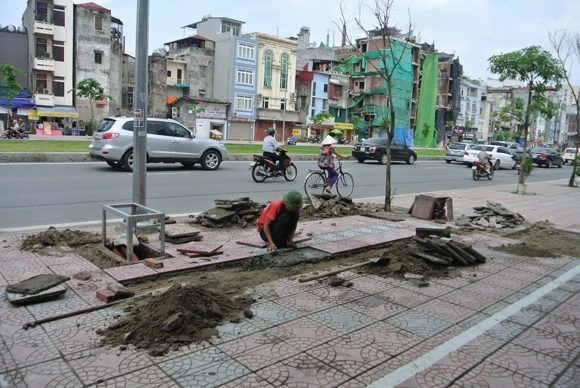 Hà Nội "cấm cửa" các nhà thầu để “đường đắt kỷ lục” hư hỏng ảnh 1 Hà Nội "cấm cửa" các nhà thầu để “đường đắt kỷ lục” hư hỏng ảnh 1