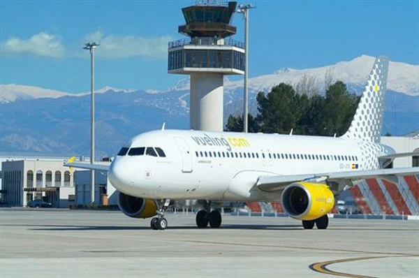 Italy: Hành khách hoảng loạn vì máy bay cháy càng khi hạ cánh ảnh 1 Italy: Hành khách hoảng loạn vì máy bay cháy càng khi hạ cánh ảnh 1