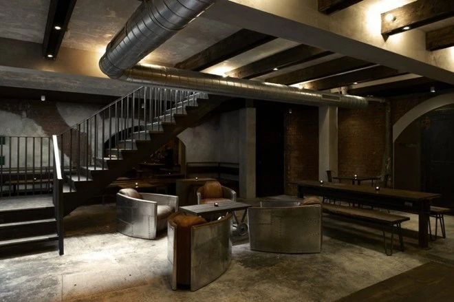 23. Dabbous Bar, London. Dabbous là một quán bar có kiểu dáng như một nhà máy công nghiệp, nhưng cung cấp các loại cocktail và đồ ăn nhẹ tuyệt vời. 23. Dabbous Bar, London. Dabbous là một quán bar có kiểu dáng như một nhà máy công nghiệp, nhưng cung cấp các loại cocktail và đồ ăn nhẹ tuyệt vời.