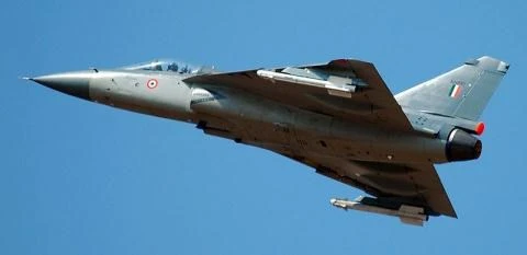 Sự xuất hiện của chiến đấu cơ hạng nhẹ Tejas LCA có thể giúp Việt Nam có thêm nhiều lựa chọn hơn trong việc tìm ứng viên thay thế các máy bay tiêm kích MiG-21 đã già cỗi.