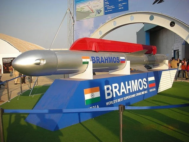 Ấn Độ muốn bán chiến đấu cơ Tejas và tên lửa Brahmos cho Việt Nam? ảnh 2