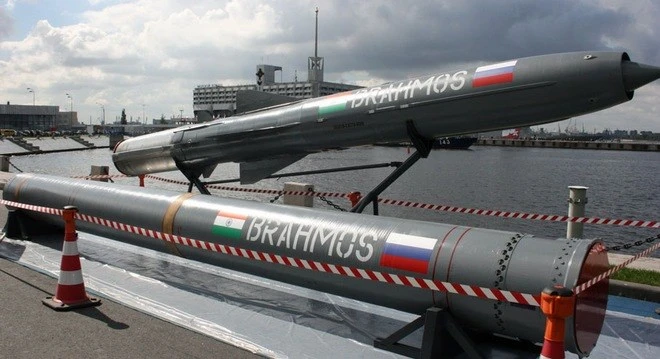 Ấn Độ muốn bán chiến đấu cơ Tejas và tên lửa Brahmos cho Việt Nam?