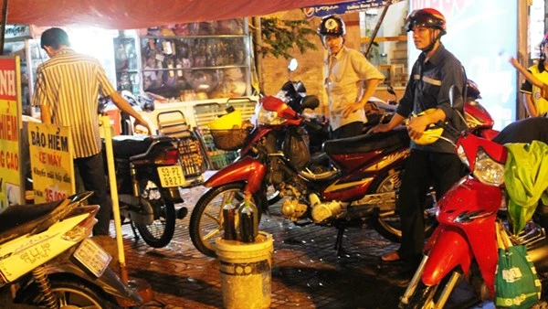 Đường Sài Gòn ngập nặng, giao thông hỗn loạn ảnh 12