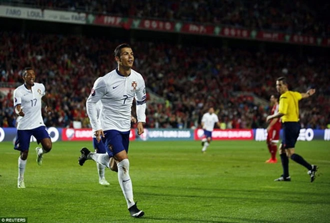 Bàn thắng giúp Ronaldo đi vào kỷ lục giải EURO ảnh 1