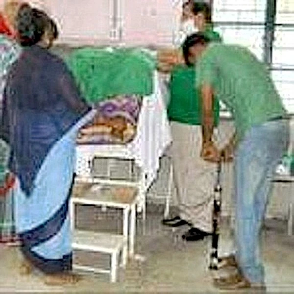 SỐC: Bác sỹ dùng bơm xe đạp để triệt sản ảnh 1