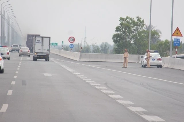 CSGT “được phép” dừng xe vi phạm trên đường cao tốc? ảnh 1 CSGT “được phép” dừng xe vi phạm trên đường cao tốc? ảnh 1