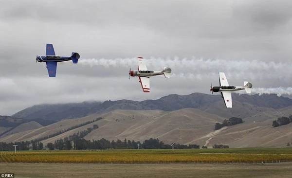  New Zealand: Máy bay nổ tung trên không, phi công may mắn thoát chết ảnh 7