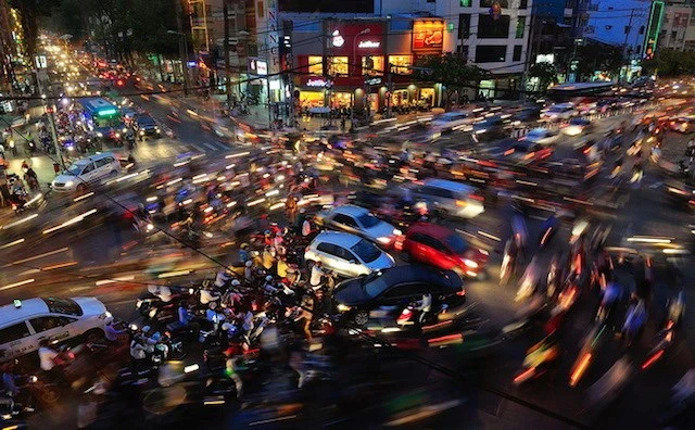 Giao thông hỗn loạn ở Việt Nam đoạt giải thưởng ảnh quốc tế - ảnh 1
