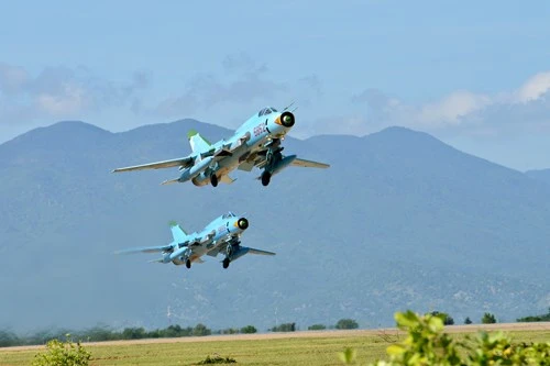 Hình ảnh bay huấn luyện Su-22 tại Trung đoàn không quân 937 ảnh 10 Hình ảnh bay huấn luyện Su-22 tại Trung đoàn không quân 937 ảnh 10