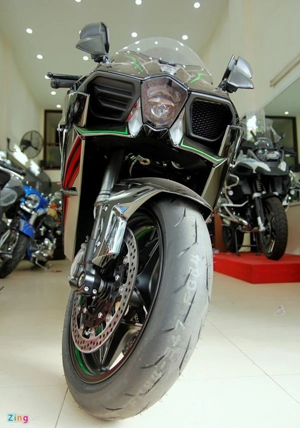 Cận cảnh siêu môtô Ninja H2 đầu tiên về Việt Nam ảnh 2