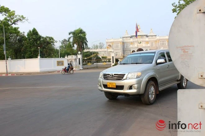 Xe đắt tiền, biển đẹp ở Lào... chỉ là đồ bình dân ảnh 8 Xe đắt tiền, biển đẹp ở Lào... chỉ là đồ bình dân ảnh 8
