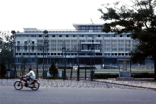 Hình ảnh xe cộ trên đường phố Sài Gòn trước 30/4/1975 ảnh 20 Hình ảnh xe cộ trên đường phố Sài Gòn trước 30/4/1975 ảnh 20