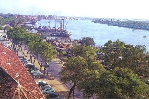 Hình ảnh xe cộ trên đường phố Sài Gòn trước 30/4/1975 ảnh 21 Hình ảnh xe cộ trên đường phố Sài Gòn trước 30/4/1975 ảnh 21
