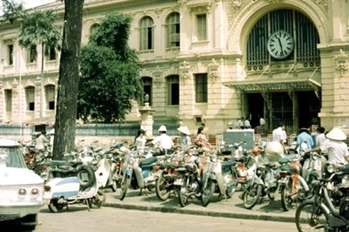 Hình ảnh xe cộ trên đường phố Sài Gòn trước 30/4/1975 ảnh 7 Hình ảnh xe cộ trên đường phố Sài Gòn trước 30/4/1975 ảnh 7