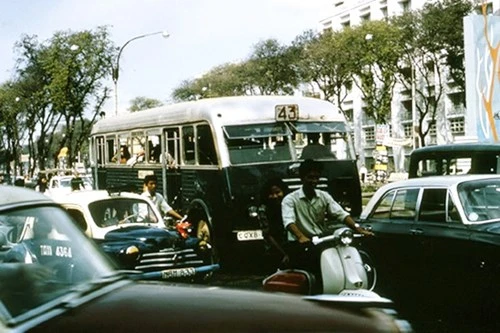 Hình ảnh xe cộ trên đường phố Sài Gòn trước 30/4/1975 ảnh 8 Hình ảnh xe cộ trên đường phố Sài Gòn trước 30/4/1975 ảnh 8