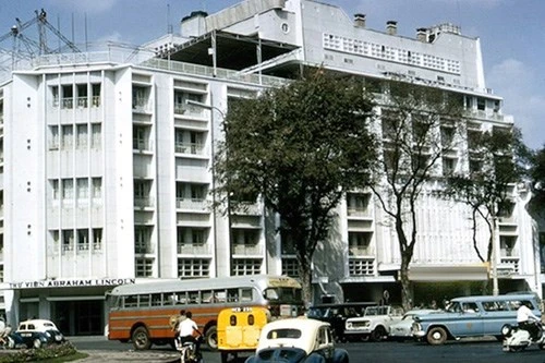 Hình ảnh xe cộ trên đường phố Sài Gòn trước 30/4/1975 ảnh 11 Hình ảnh xe cộ trên đường phố Sài Gòn trước 30/4/1975 ảnh 11