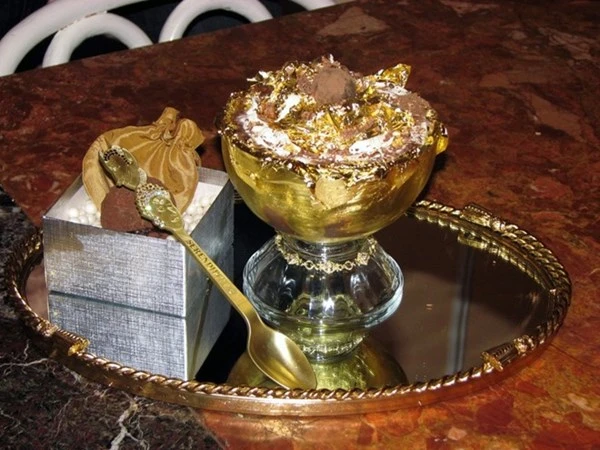 Té ngửa với bát phở khủng giá 100 triệu đồng ảnh 8