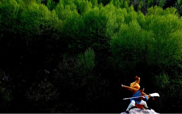 Kungfu Thiếu Lâm lấy động tác cơ thể làm nòng cốt. Một chiêu thức bao gồm nhiều động tác và được xây dựng, phát triển trên cơ sở lý luận y học cổ truyền Trung Hoa, phù hợp với quy luật vận động của cơ thể con người. Nơi đào tạo võ Thiếu Lâm huyền thoại